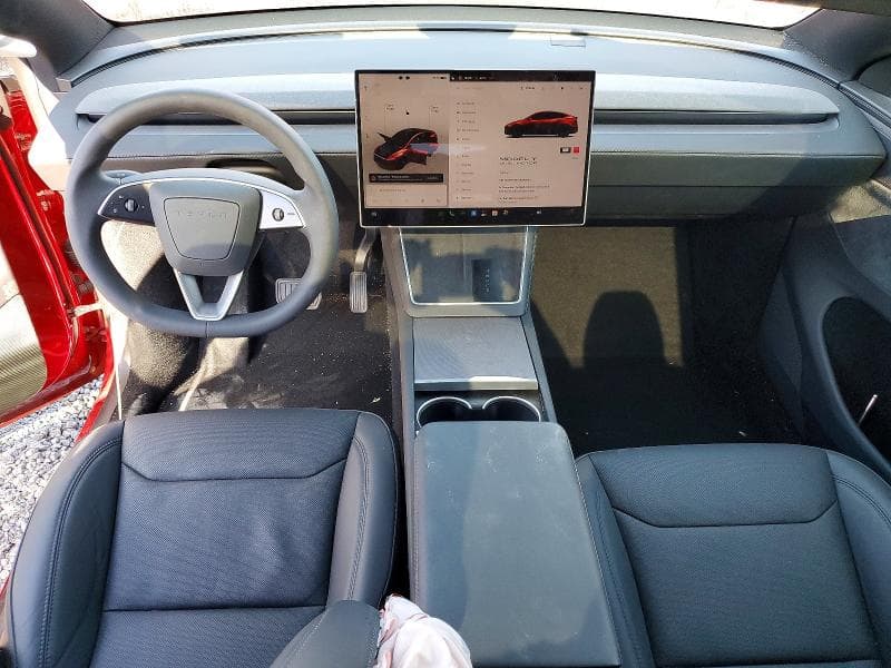 2026 TESLA MODEL Y 8