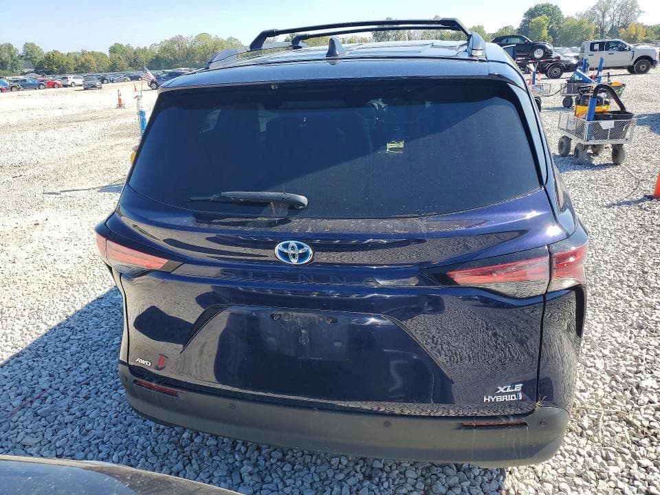 2022 TOYOTA SIENNA XLE 6