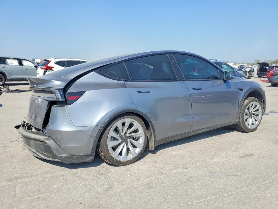 2026 TESLA MODEL Y 3