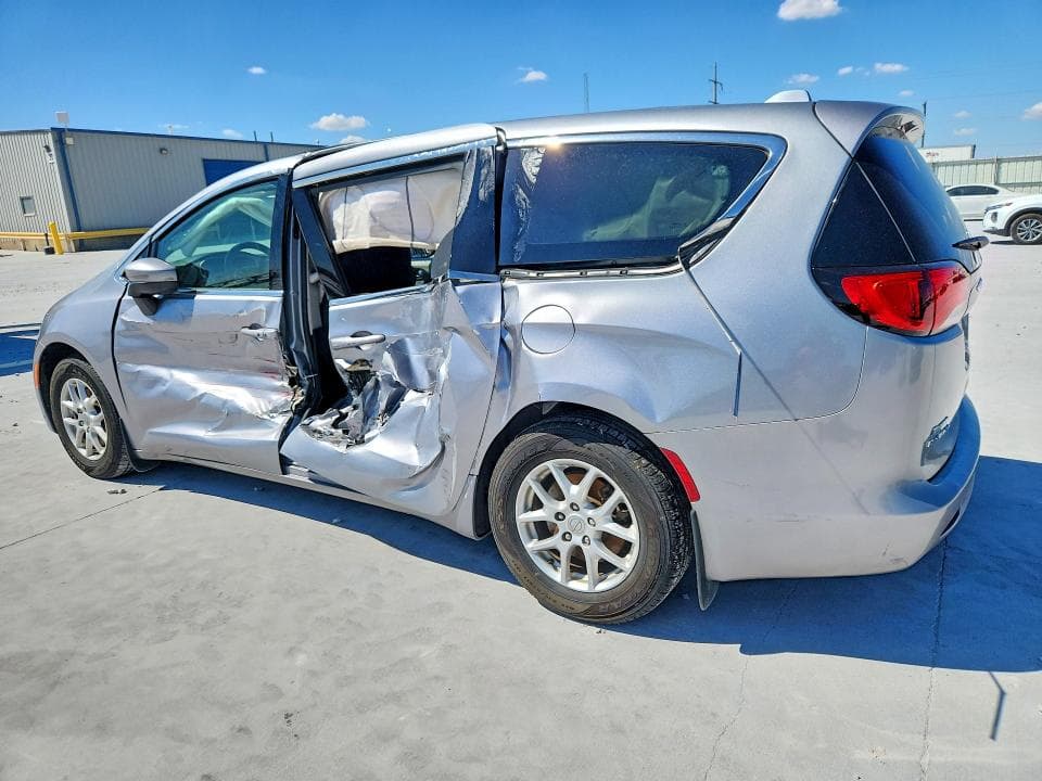 2017 CHRYSLER PACIFICA LX 2