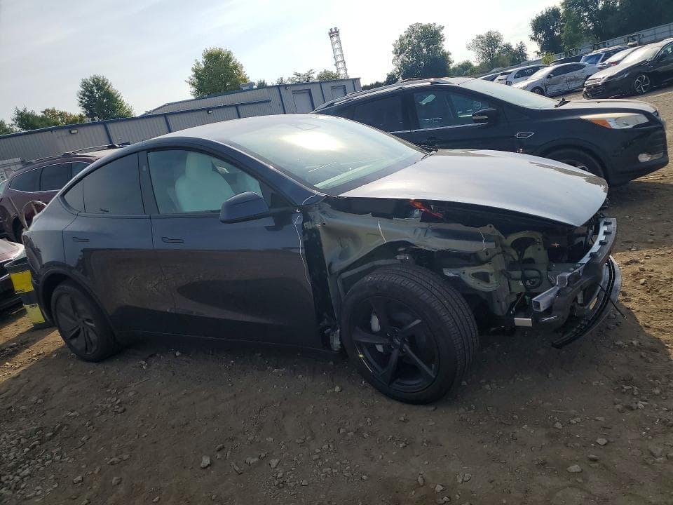 2026 TESLA MODEL Y 4