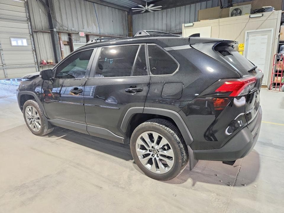 2025 TOYOTA RAV4 XLE PREMIUM 2