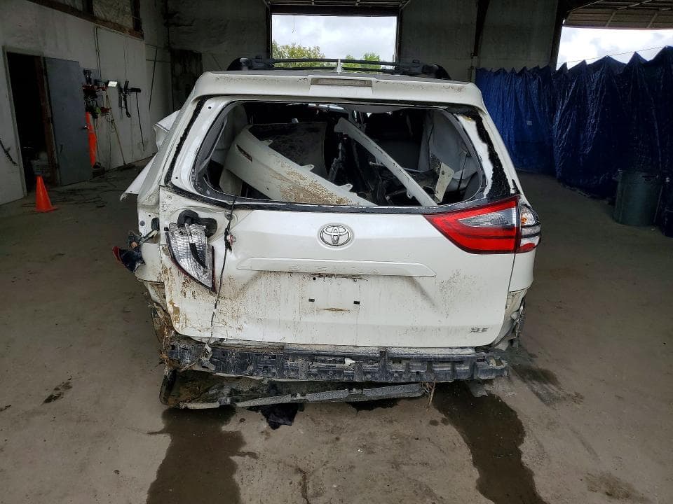 2020 TOYOTA SIENNA XLE 8-PASSENGER 6
