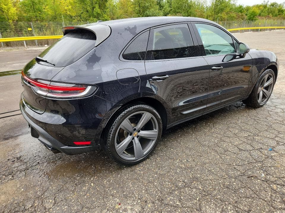 2025 PORSCHE MACAN BASE 3
