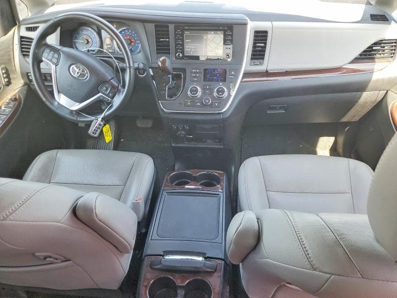 2019 TOYOTA SIENNA LIMITED PREMIUM 7-PASSENGER 8