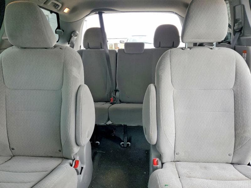 2020 TOYOTA SIENNA LE 10
