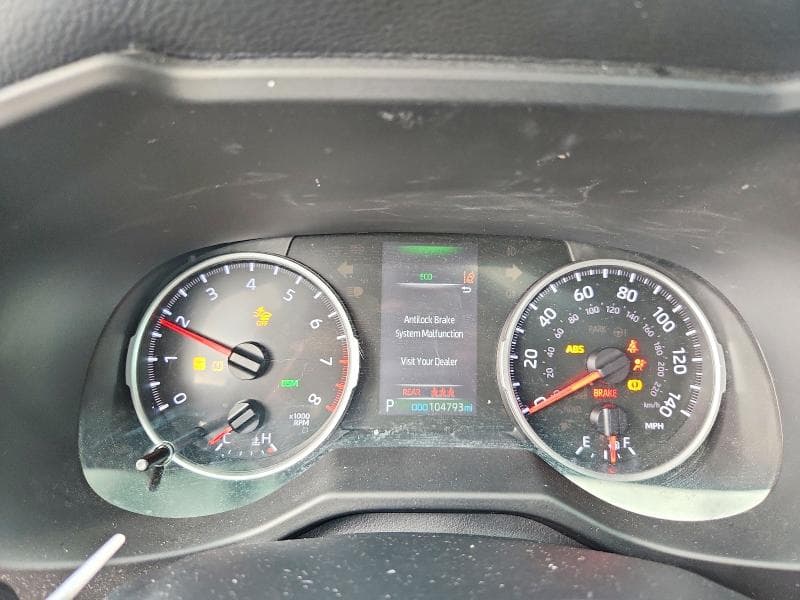 2021 TOYOTA RAV4 XLE 9