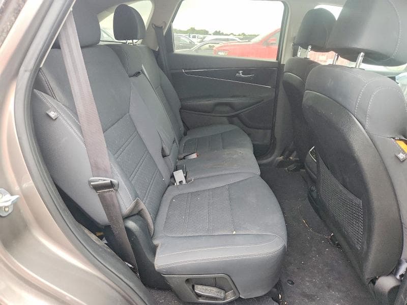 2017 KIA SORENTO LX 10