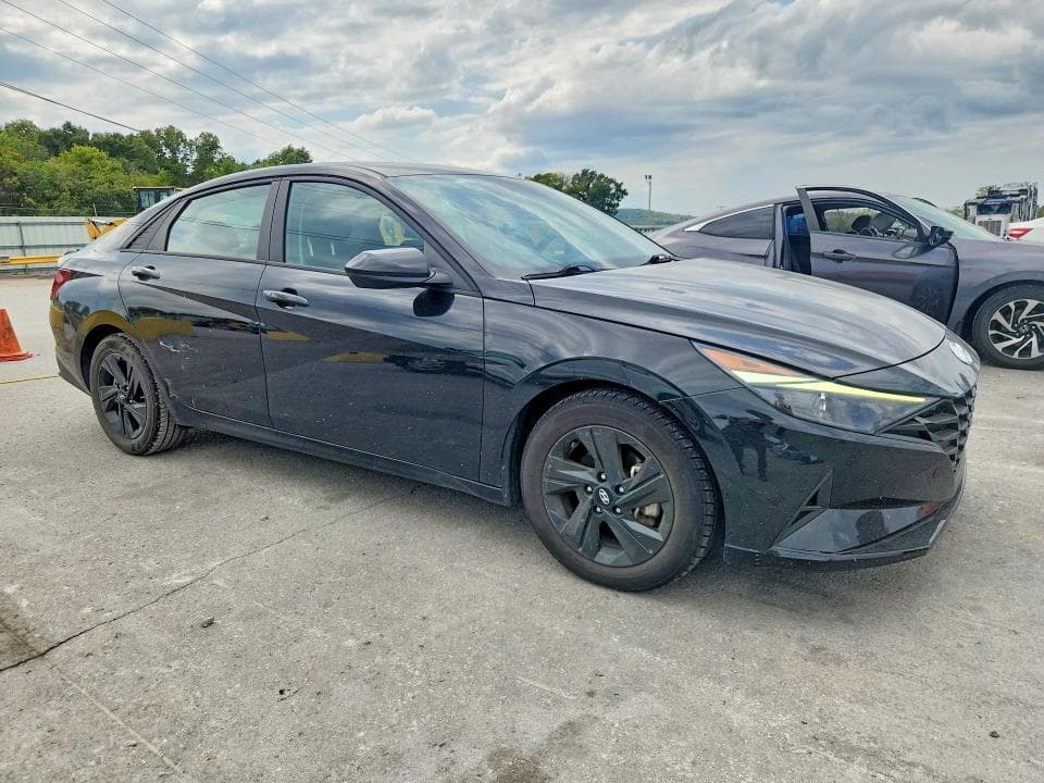 2023 HYUNDAI ELANTRA SEL 4