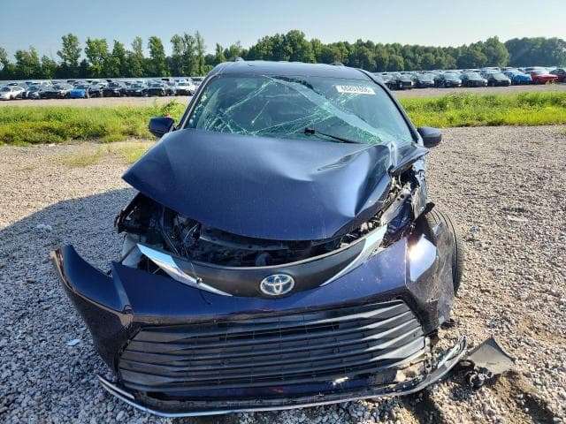 2021 TOYOTA SIENNA XLE 5