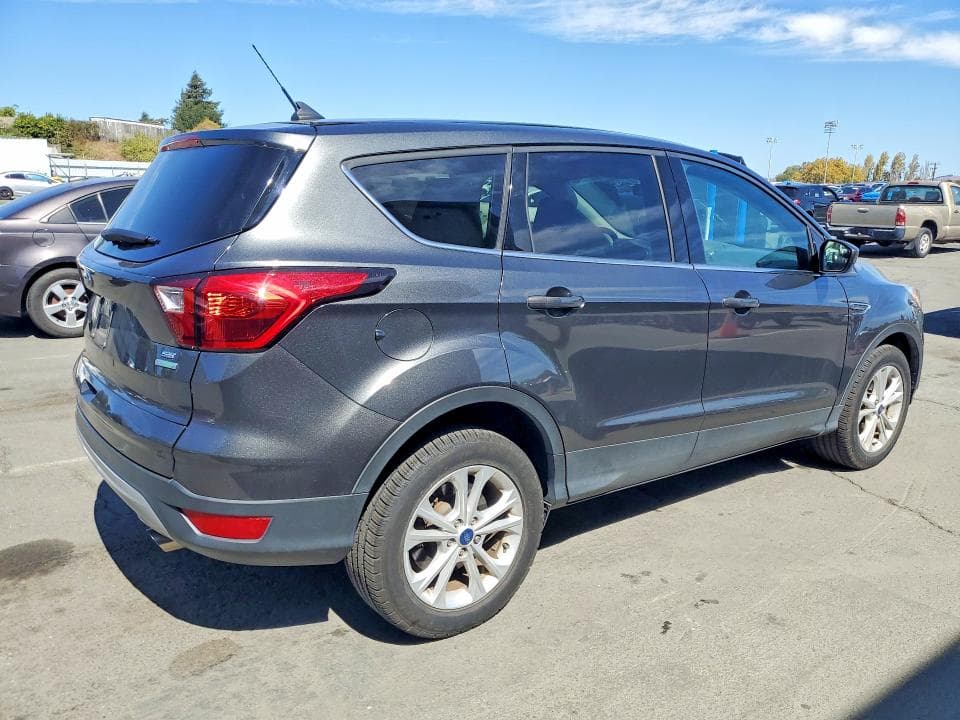 2019 FORD ESCAPE SE 3