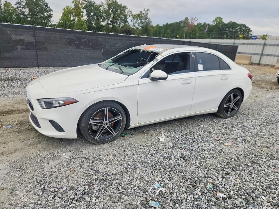 2022 MERCEDES-BENZ A 220
