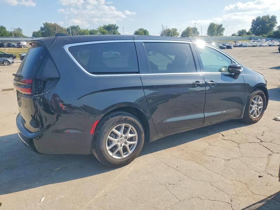 2023 CHRYSLER PACIFICA TOURING L 3