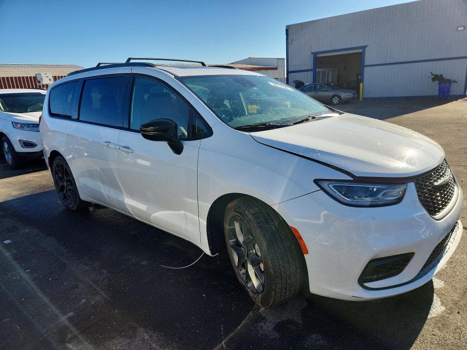 2025 CHRYSLER PACIFICA LIMITED 4