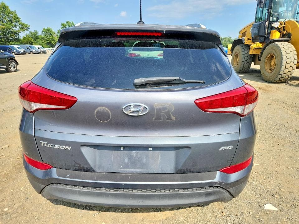 2017 HYUNDAI TUCSON SE 6