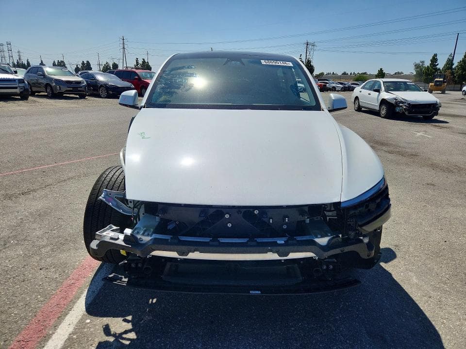 2026 TESLA MODEL Y 5