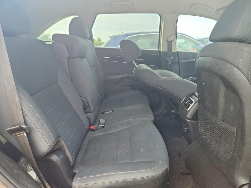 2019 KIA SORENTO LX V6 10