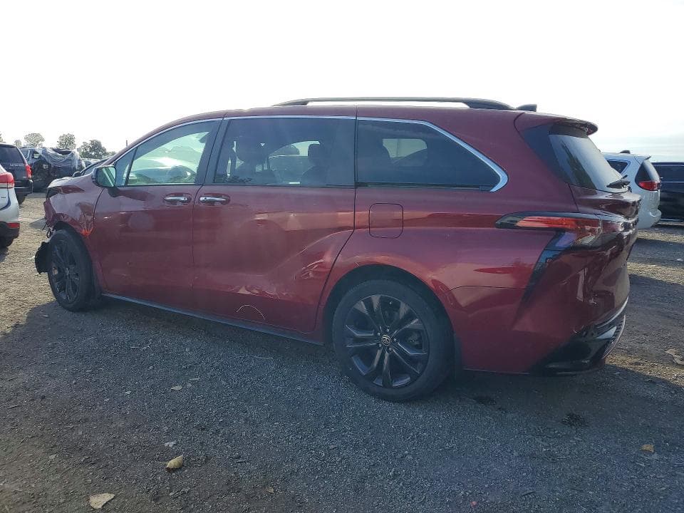 2022 TOYOTA SIENNA LE 2