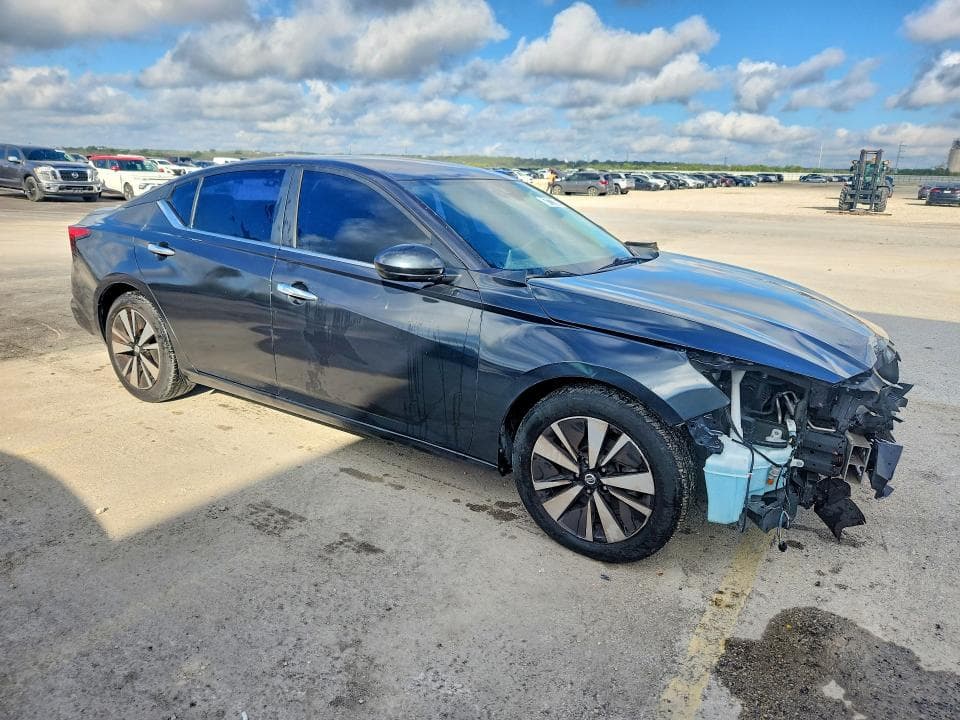 2022 NISSAN ALTIMA SV 4