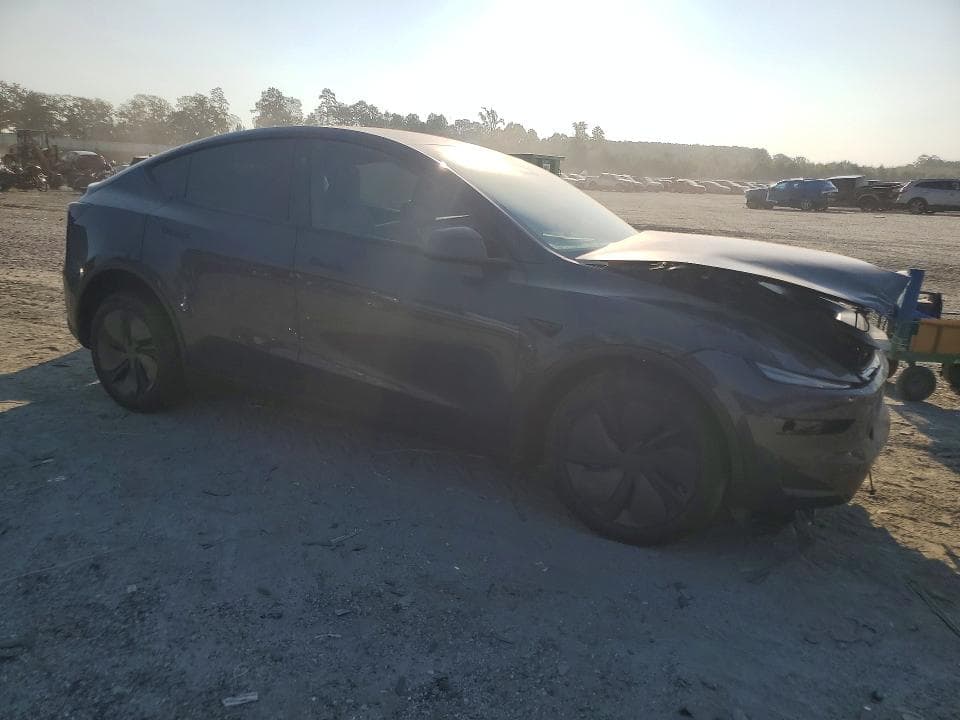 2026 TESLA MODEL Y 4