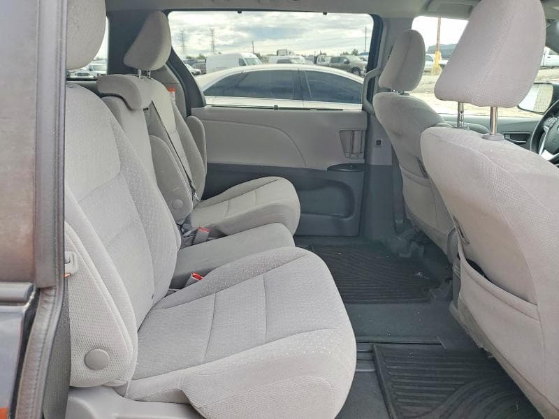 2020 TOYOTA SIENNA LE 11