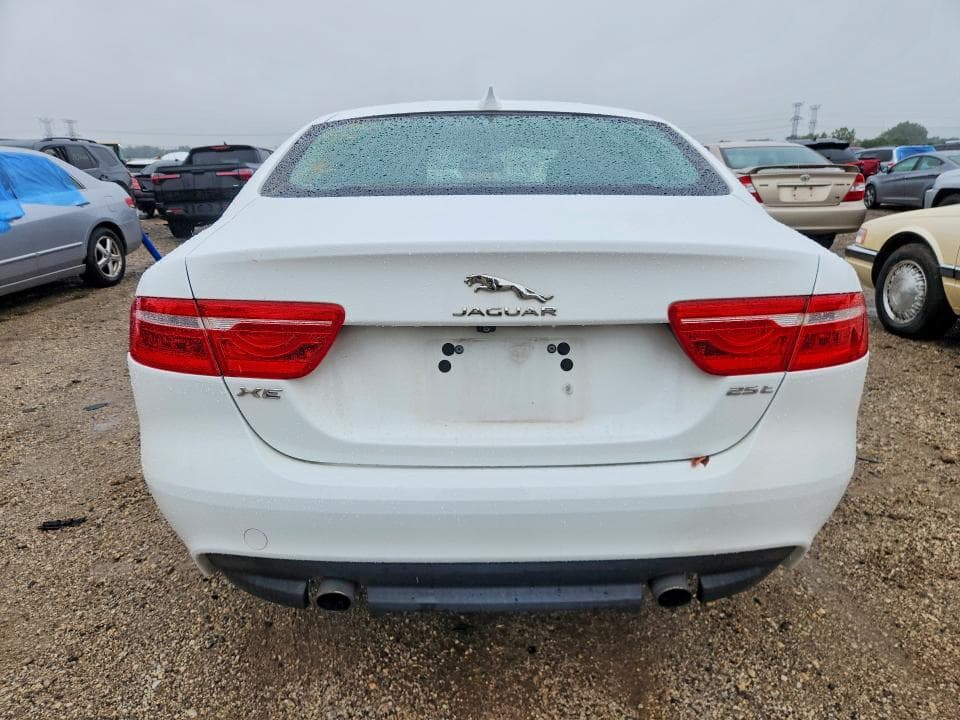 2018 JAGUAR XE 6
