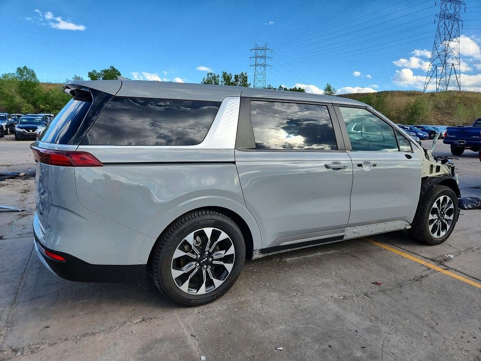 2024 KIA CARNIVAL EX 3