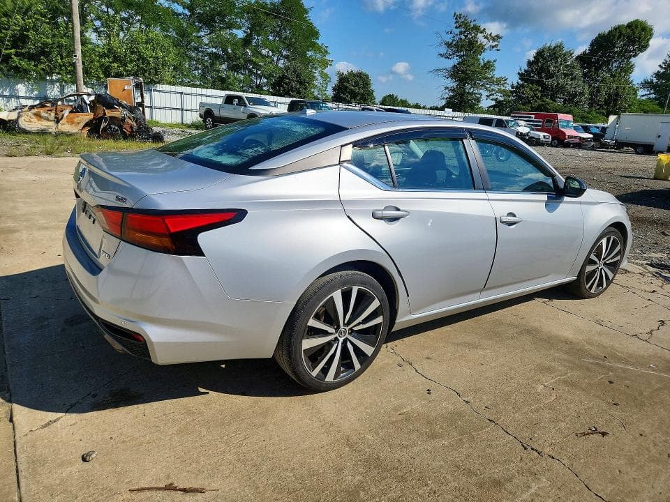 2022 NISSAN ALTIMA SR 3