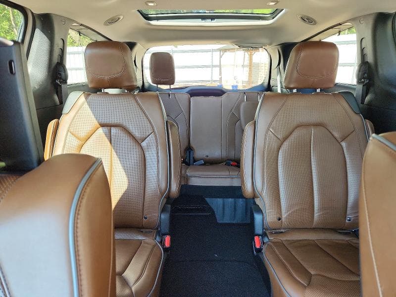 2019 CHRYSLER PACIFICA LIMITED 10