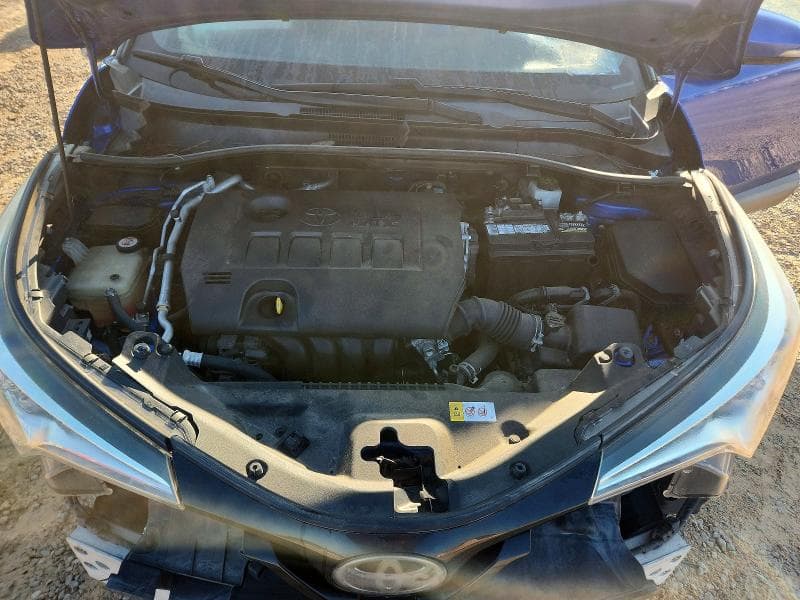 2019 TOYOTA C-HR XLE 12
