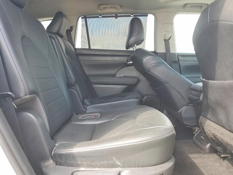 2021 TOYOTA HIGHLANDER XLE 11