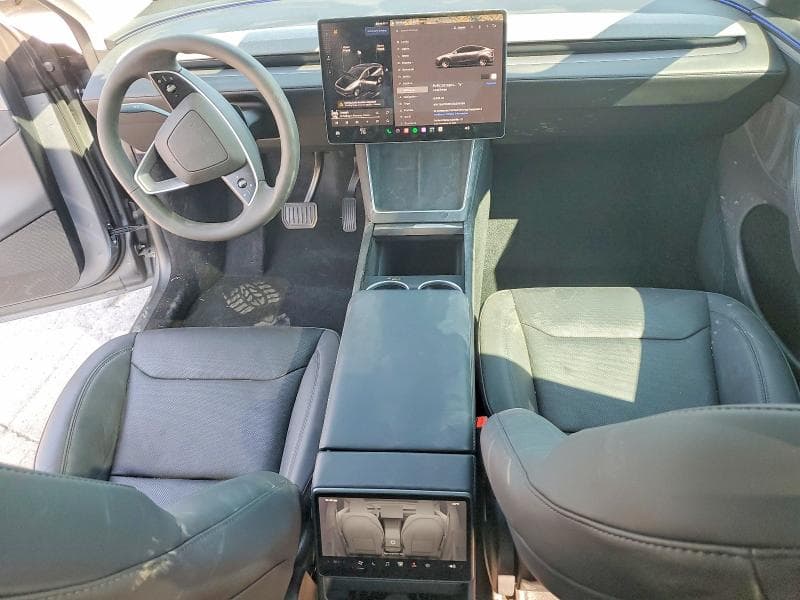2026 TESLA MODEL Y 8