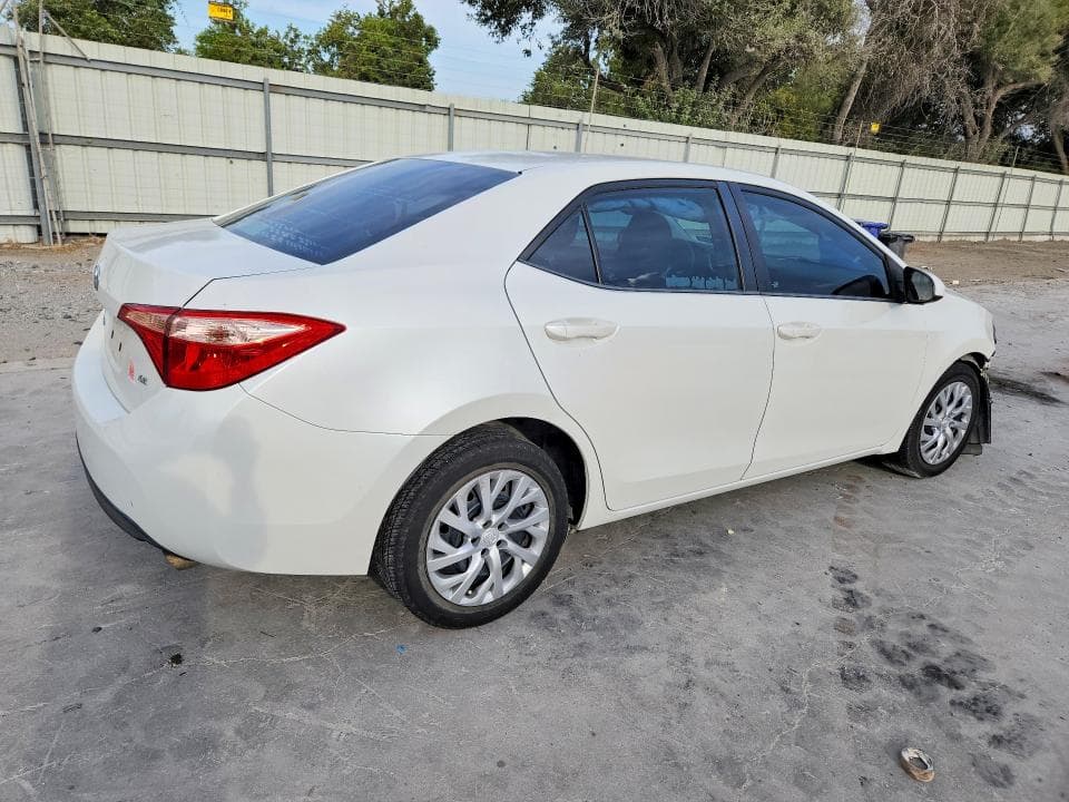 2018 TOYOTA COROLLA LE 3