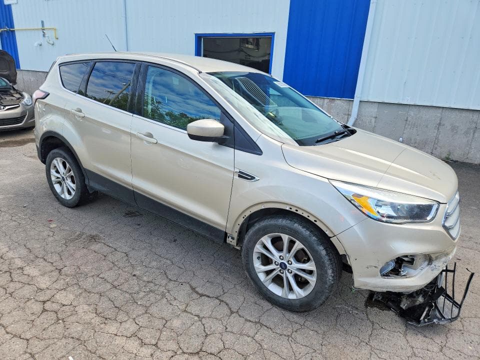 2017 FORD ESCAPE SE 4