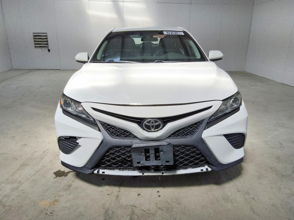 2020 TOYOTA CAMRY SE 5