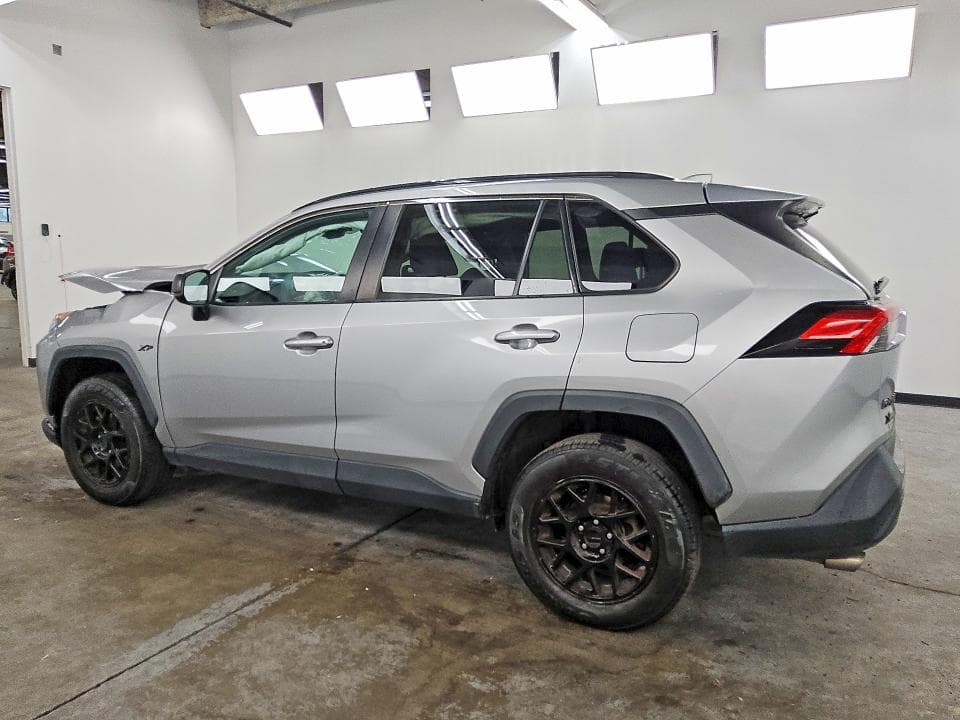 2021 TOYOTA RAV4 LE 2