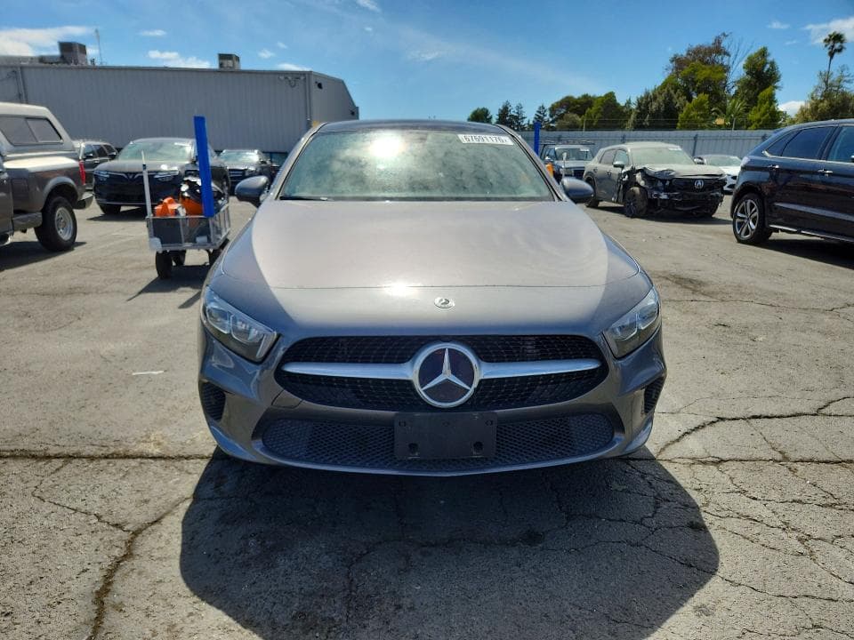 2022 MERCEDES-BENZ A 220 5