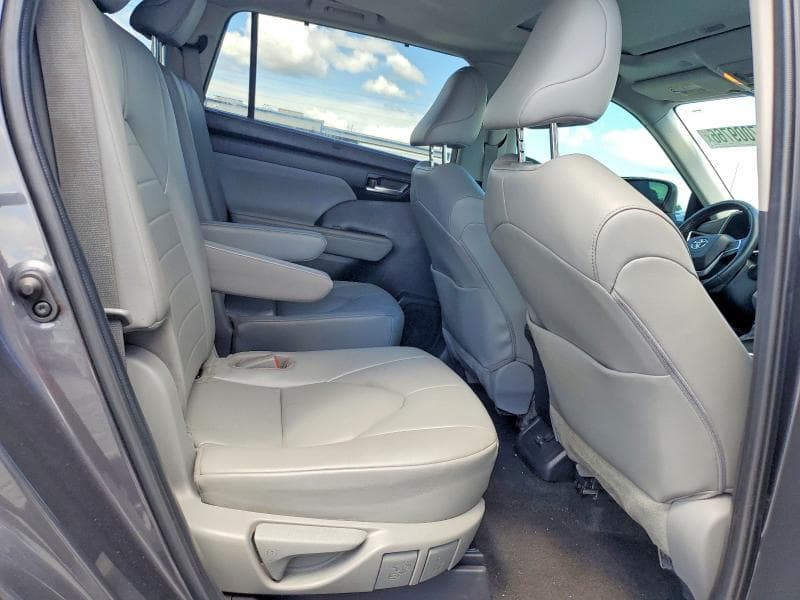 2023 TOYOTA HIGHLANDER XLE 11