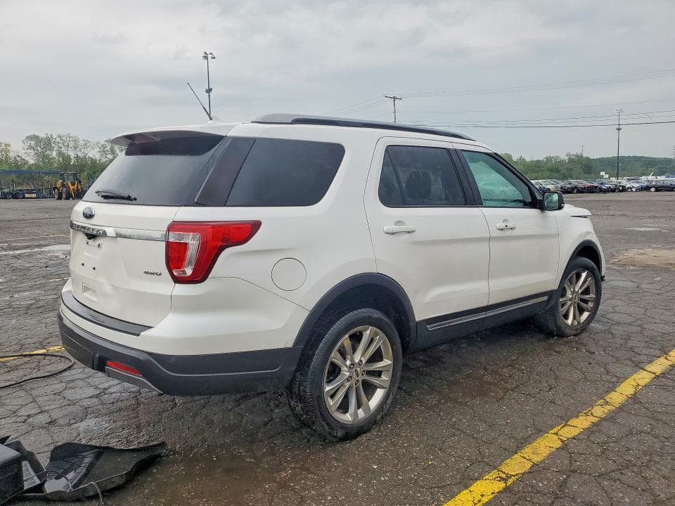 2019 FORD EXPLORER XLT 3