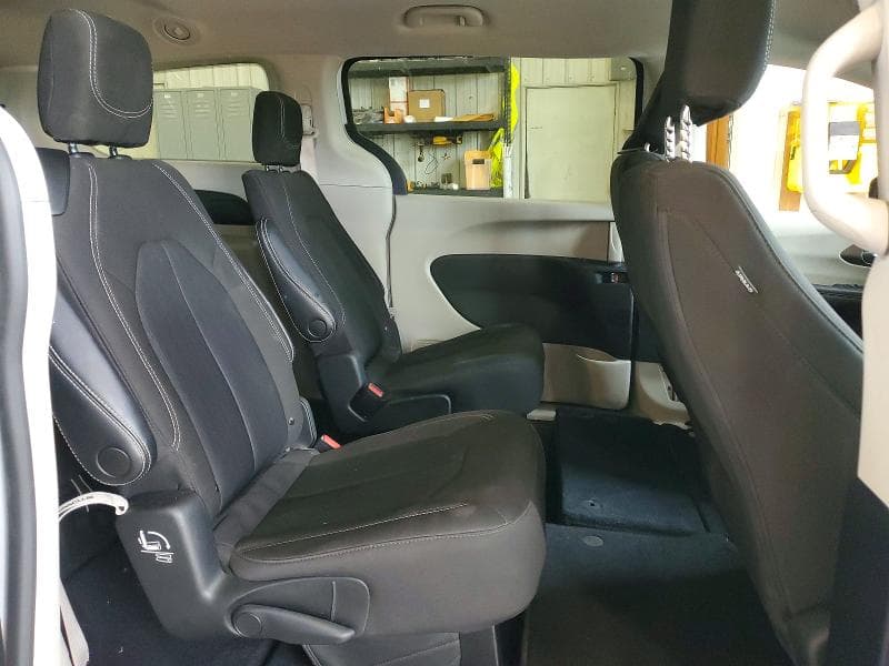 2021 CHRYSLER VOYAGER LX 11