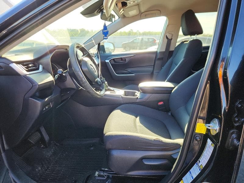2019 TOYOTA RAV4 LE 7