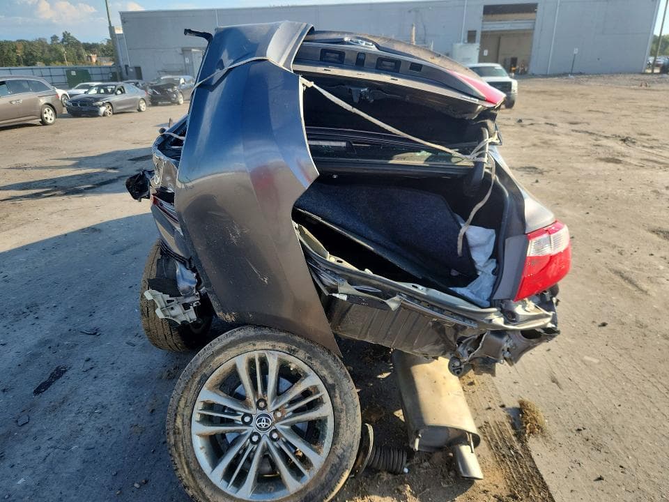 2017 TOYOTA CAMRY SE 6