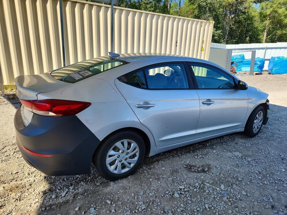 2017 HYUNDAI ELANTRA SE 3