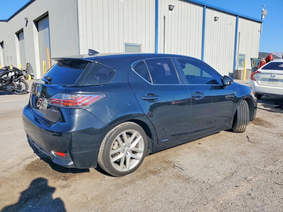 2017 LEXUS CT 200 3