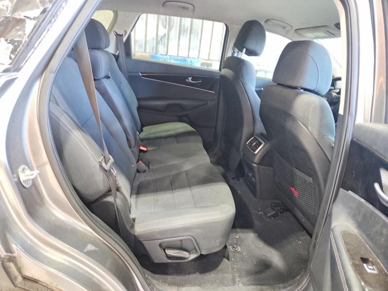 2017 KIA SORENTO LX 11