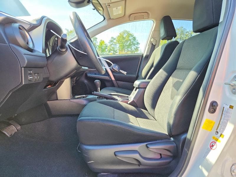 2017 TOYOTA RAV4 LE 7