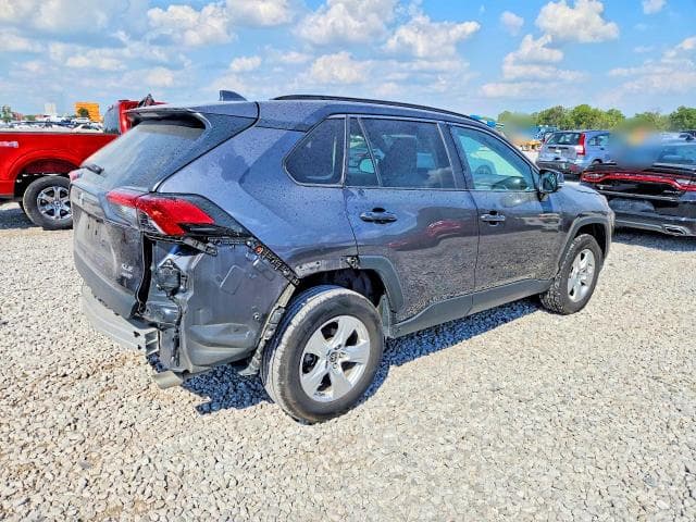 2021 TOYOTA RAV4 XLE 3