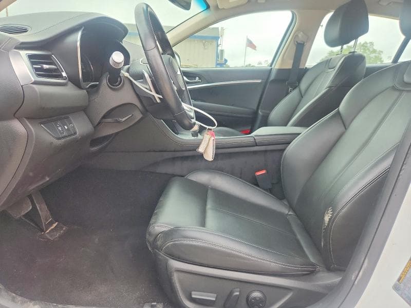 2025 GENESIS G70 2.5T STANDARD 7