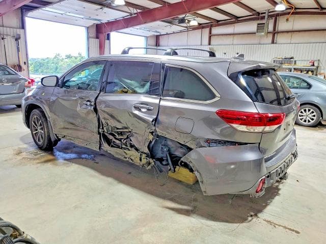 2019 TOYOTA HIGHLANDER XLE 2