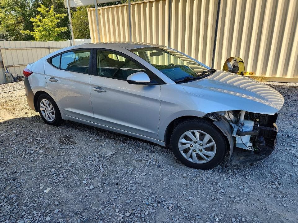 2017 HYUNDAI ELANTRA SE 4